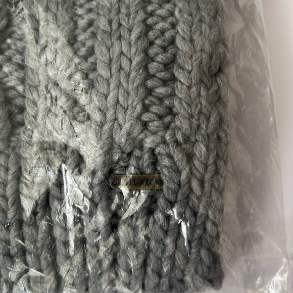 Hollister Gray Infinity Scarf NWT - Picture 6 of 6